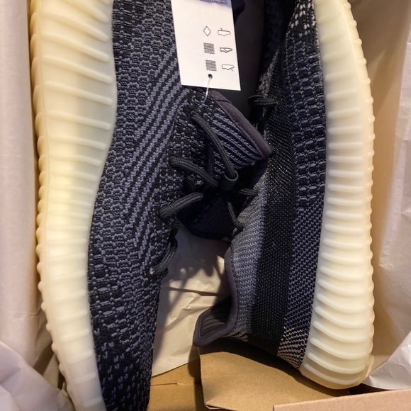 Yeezy boost 350 v2 main image 9